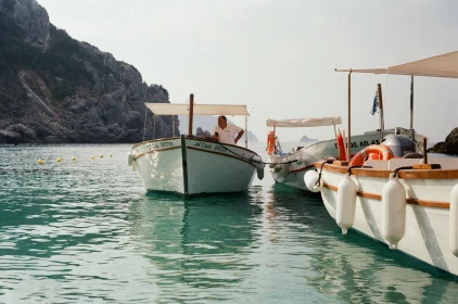 BILETE DE AVION! OFERTE! Grecia, Bucureștiul - Corfu - Bucureștiul 30.08.2026-06.09.2026 168 &euro;
